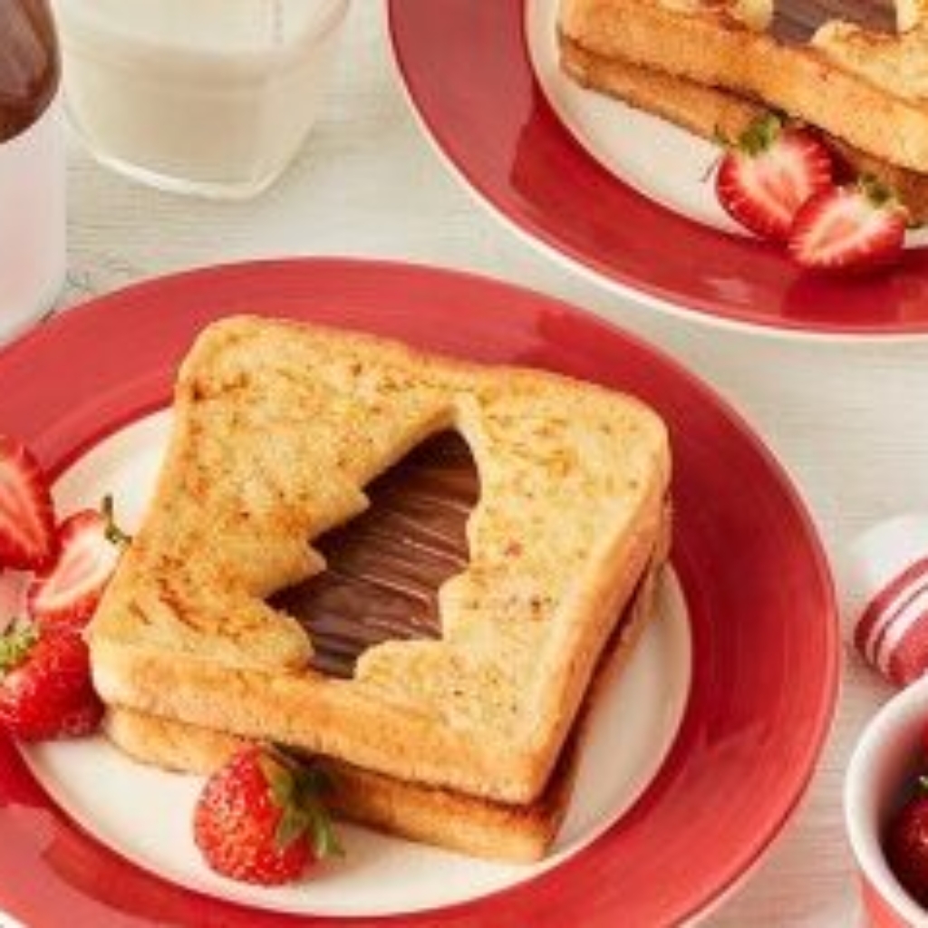 holiday-peek-a-boo-french-toast-with-nutella-hazelnut-spread-e1701735917460